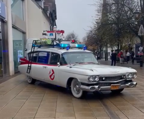 Watch the arrival of the famous Ghostbusters car